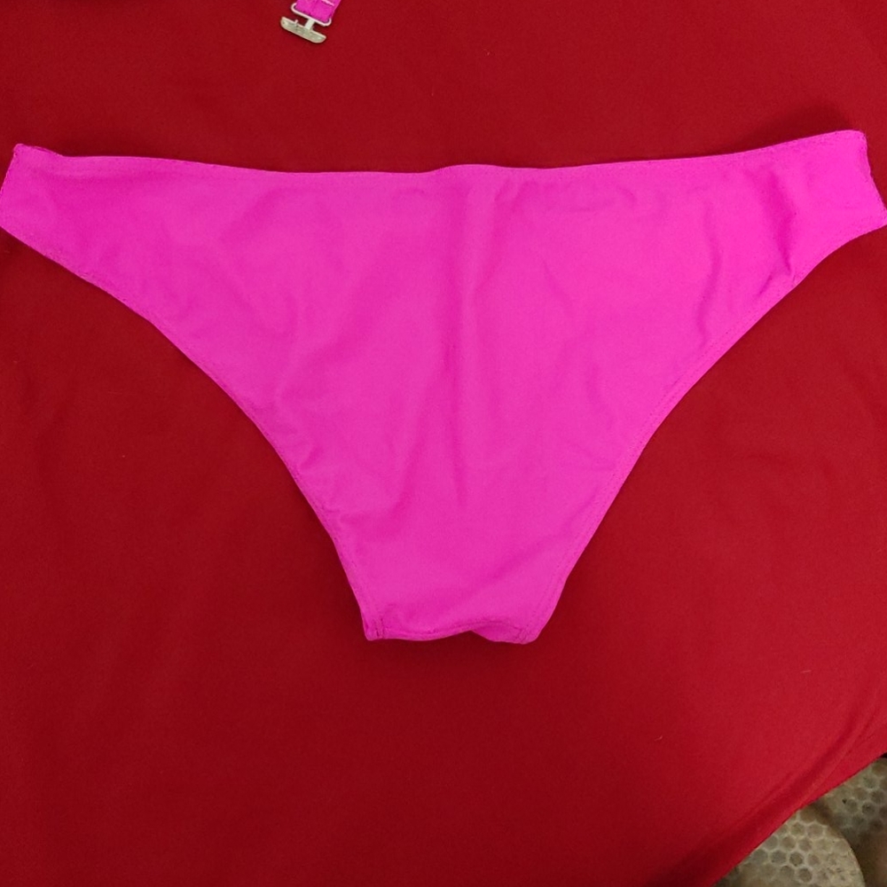 Bikini - Picture 3 of 5
